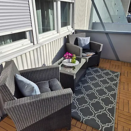 Cozy Townhouse With Garden