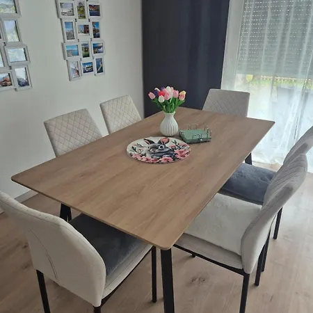 アパート Cozy Townhouse With Garden Götzis