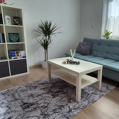 Cozy Townhouse With Garden *