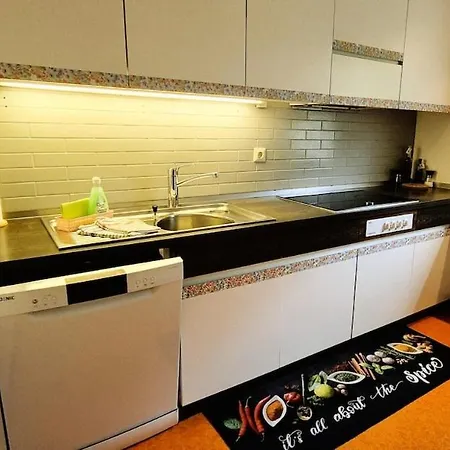 アパート Cozy Townhouse With Garden Götzis